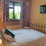 Hillcrest House B&B *